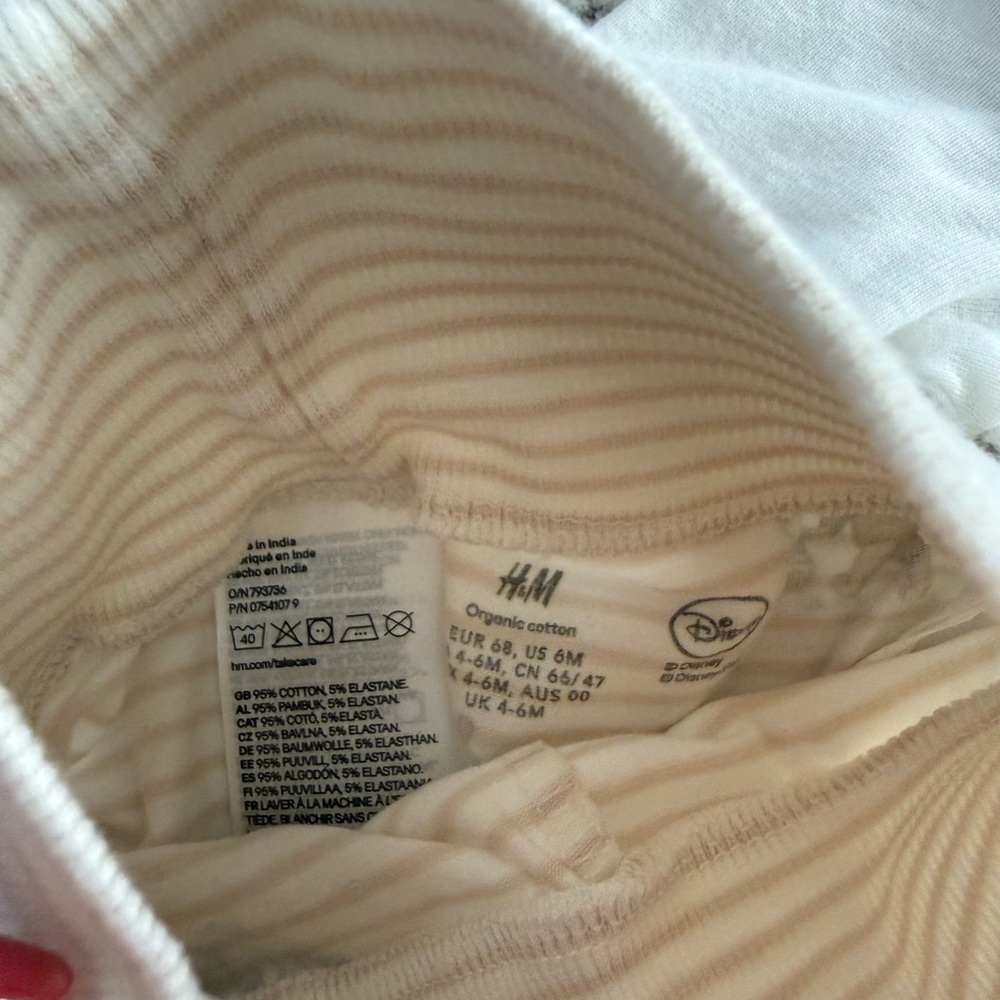 H&M Disney collab - Winnie the Pooh Cream Baby Outfit Set and Onesie - Picture 8 of 9